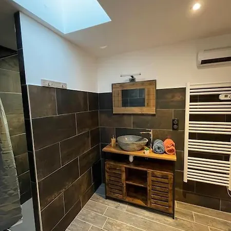 Maison De Village Avec Terrasse Валансоль