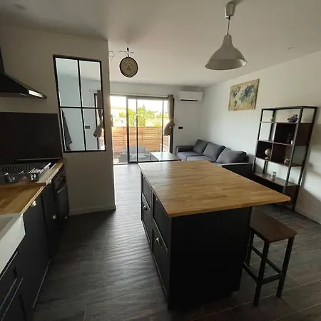 Maison De Village Avec Terrasse Holiday home Valensole